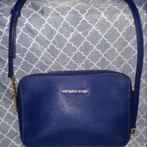 NAVY MICHAEL KORS CROSSBODY